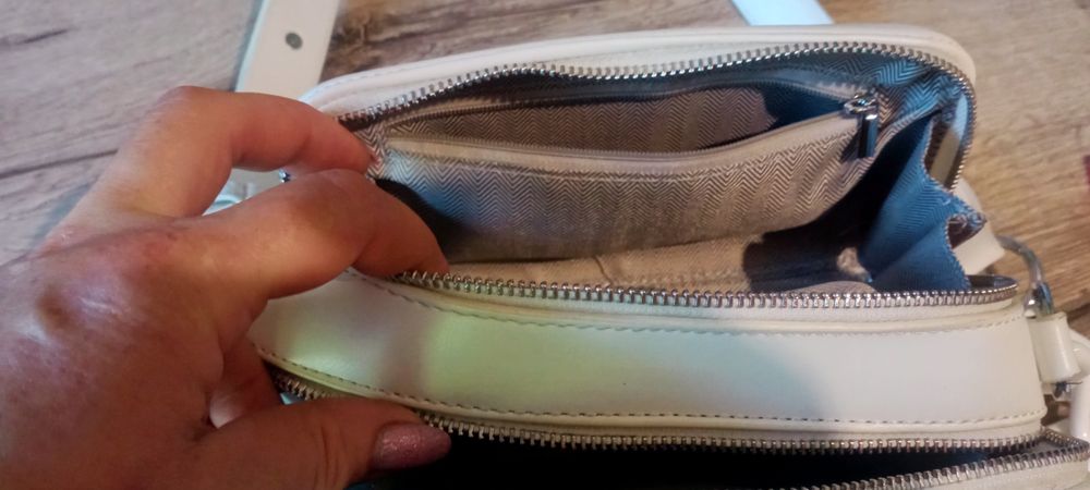 Біла сумка або клач в хорошому стані