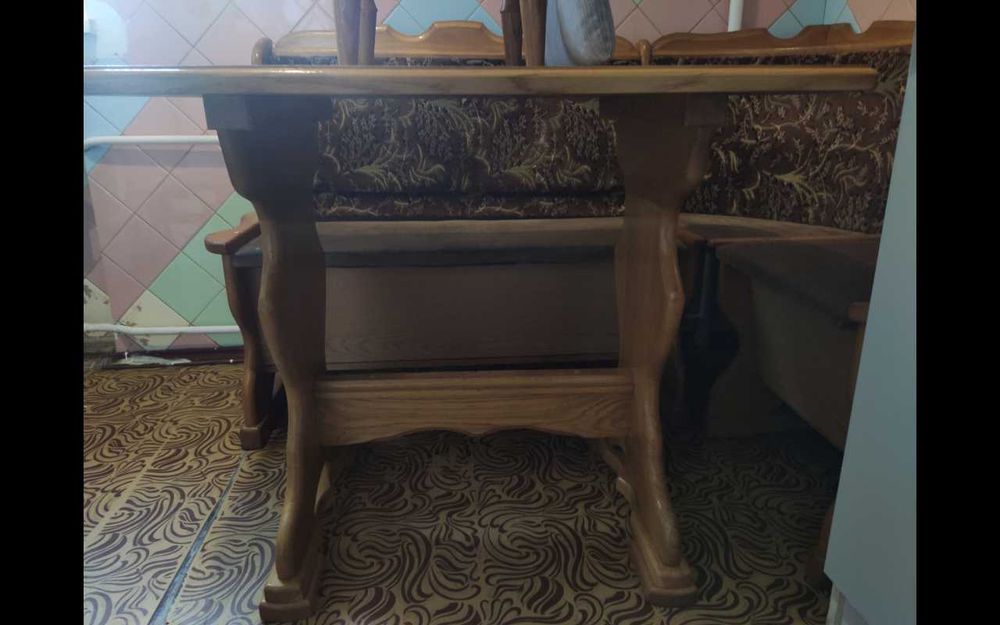 Уголок кухонный с табуретами
