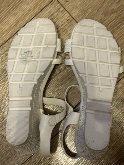 Sandaly biale rozmiar 38 nowe