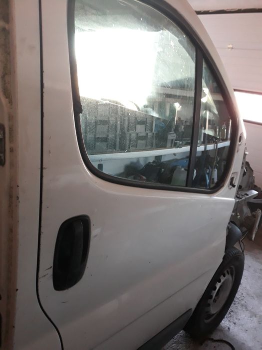 Renault Trafic Vivaro 01-14 rok drzwi prawe lewe przód białe