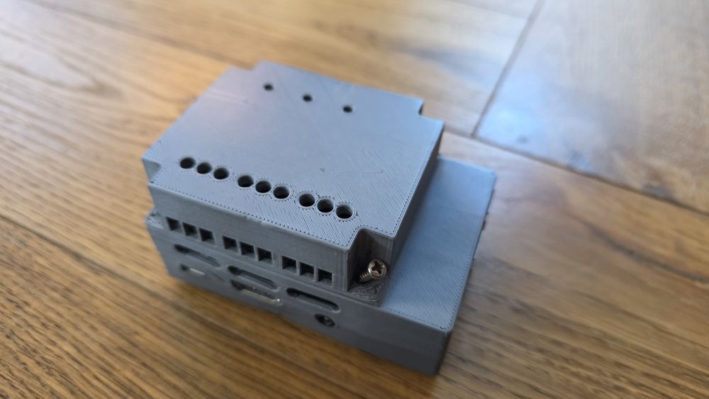 Raspberry Pi 3B+ + moduł Waveshare z 3 przekaźnikami