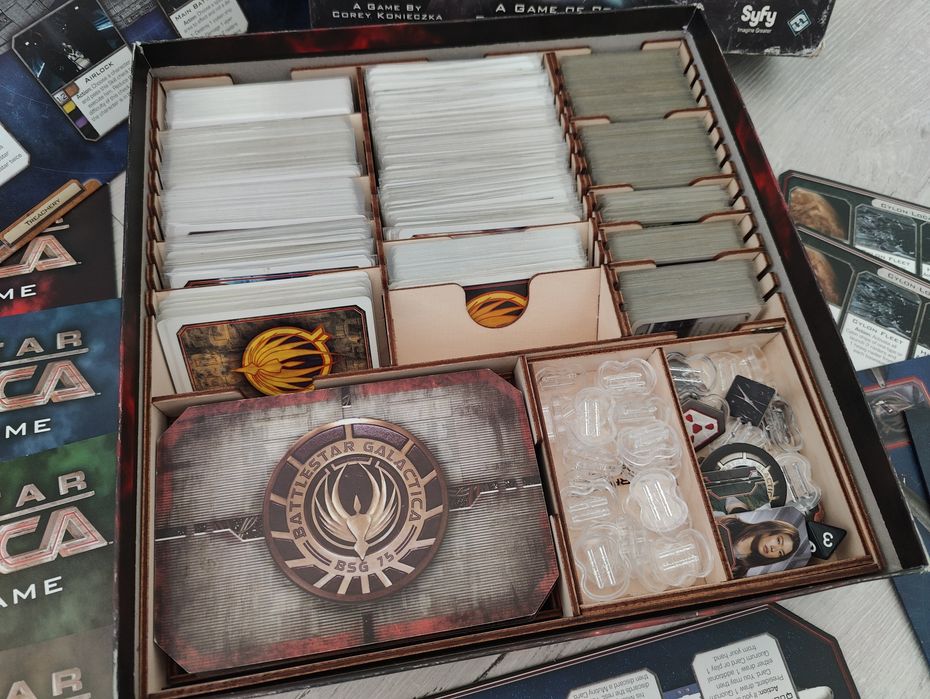 Rezerwacja. Battlestar Galactica board game gra planszowa pełen zestaw, insert