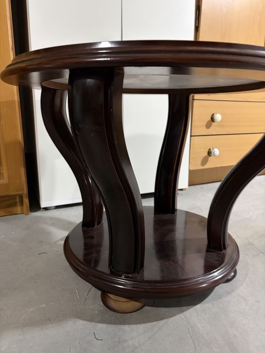 Mesa com tampo de pedra