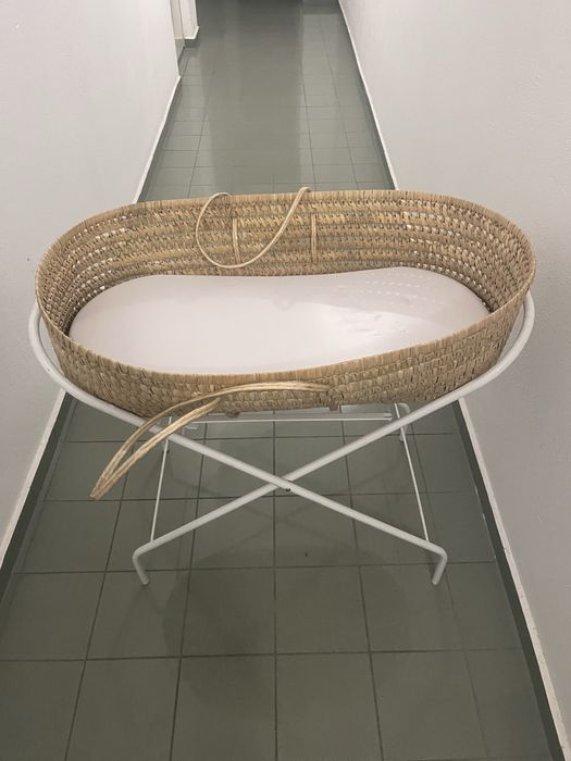 Berço em verga com suporte