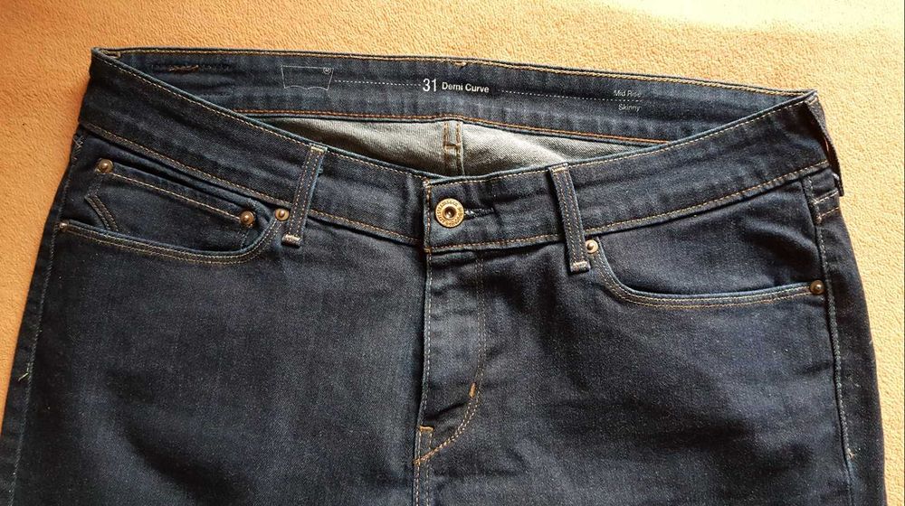Levis 31 Demi Curve W31  L32
