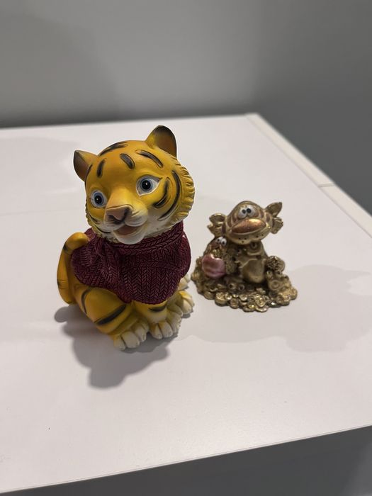 Статуэтка и копилка