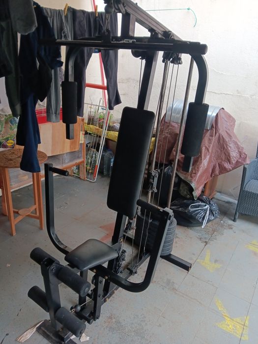 Maquina de exercícios multifuncional