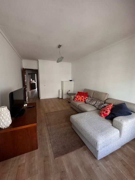 Quarto em Benfica mobilado em apartamento com sala a 465€ sem despesas a partilhar com apenas 1 estudante!