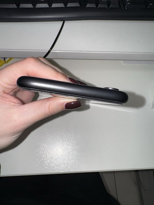 IPhone Xr на 64 чорний