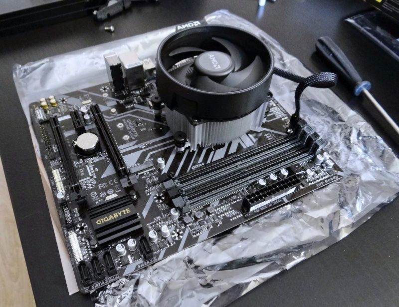 Gigabyte  B450M DS3H V2  цифровим рішенням VRM