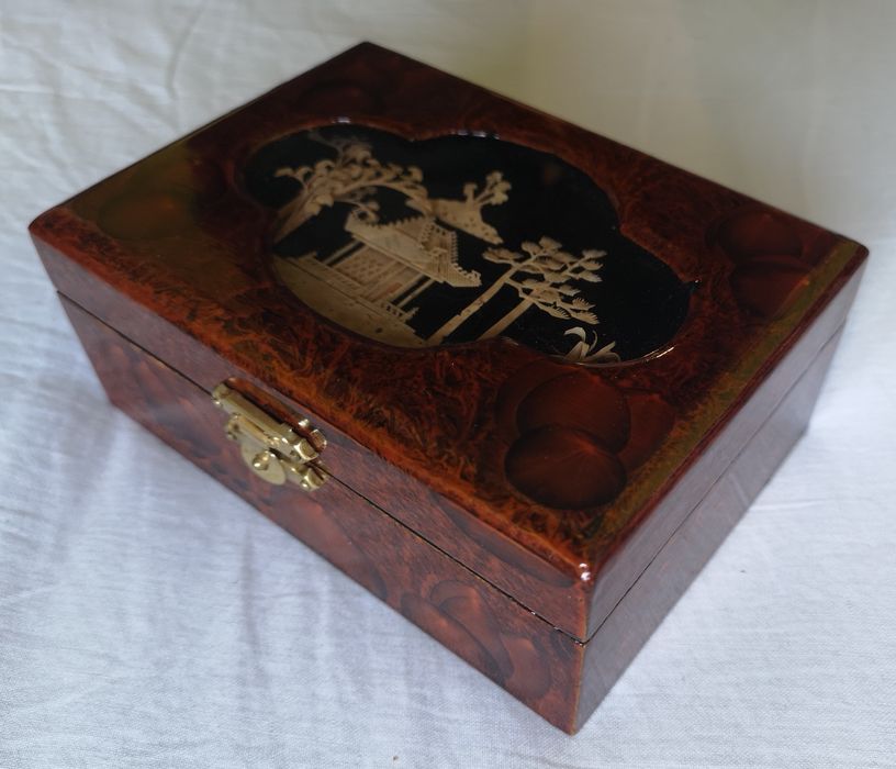 Nowa piękna chińska szkatułka na biżuterię z obrazem z korka