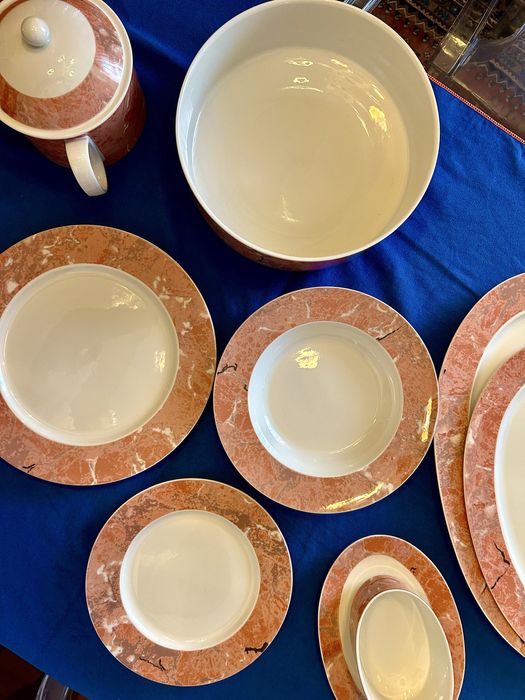 Serviço de porcelana Villeroy & Boch, “Siena”, imaculado.