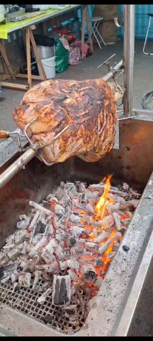 Porco no espeto Gaia