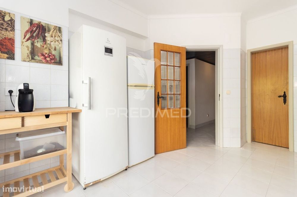 Apartamento T2 com 2 Marquises ,4 Caminhos em Setúbal.