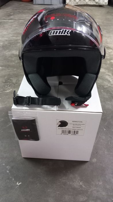 Capacete UNIK preto brilhante S
