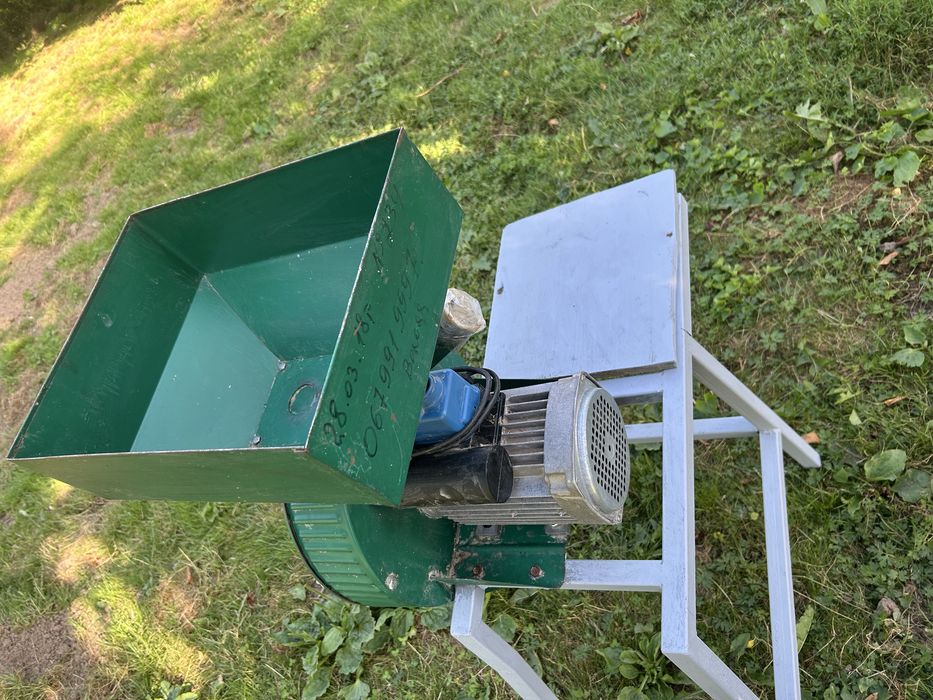 Зернодробарка,млинок(2,5 кВт, 320кг/год)