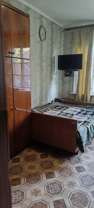 Продаж квартири в гуртожитку з власним санвузлом