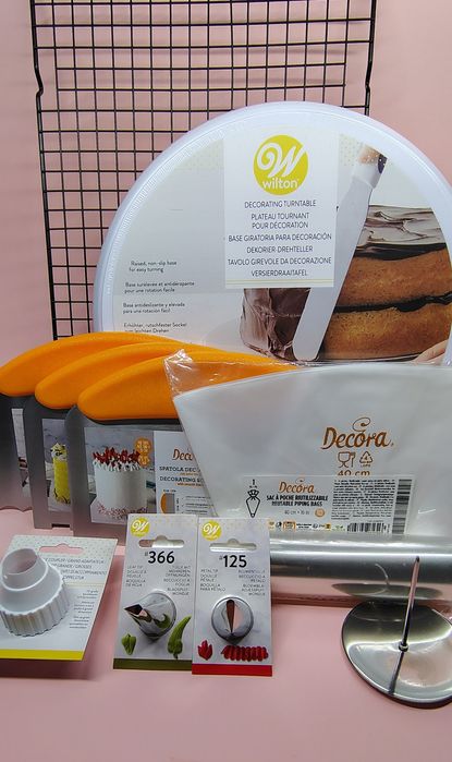 Zestaw cukierniczy do tworzenia idealnie równego i wysokiego tortu