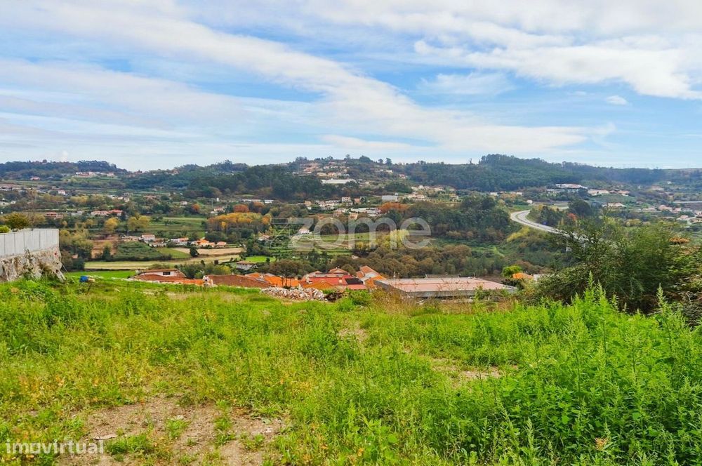 Terreno com projeto aprovado para 5 moradias.