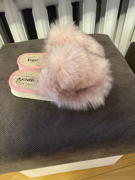 Nowe kapcie z futerkiem rozmiar 33