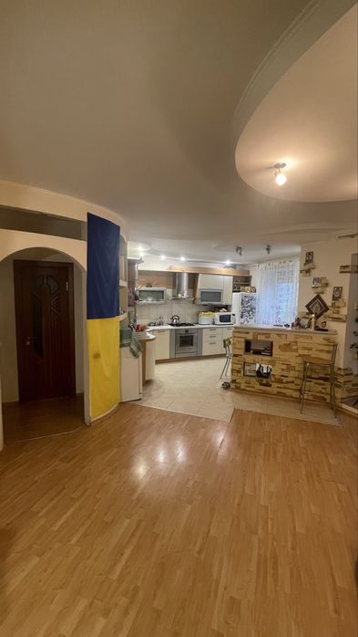 Продам 3-х комнатную квартиру в Центре