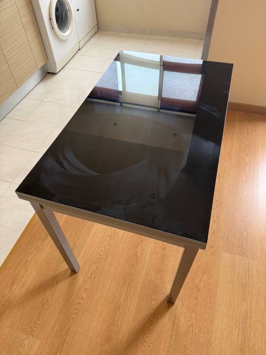 Mesa jantar extensível com gaveta