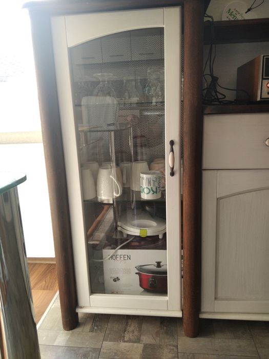 Meble do kuchni lub pokoju.