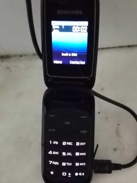 3 telemóveis antigos a funcionar