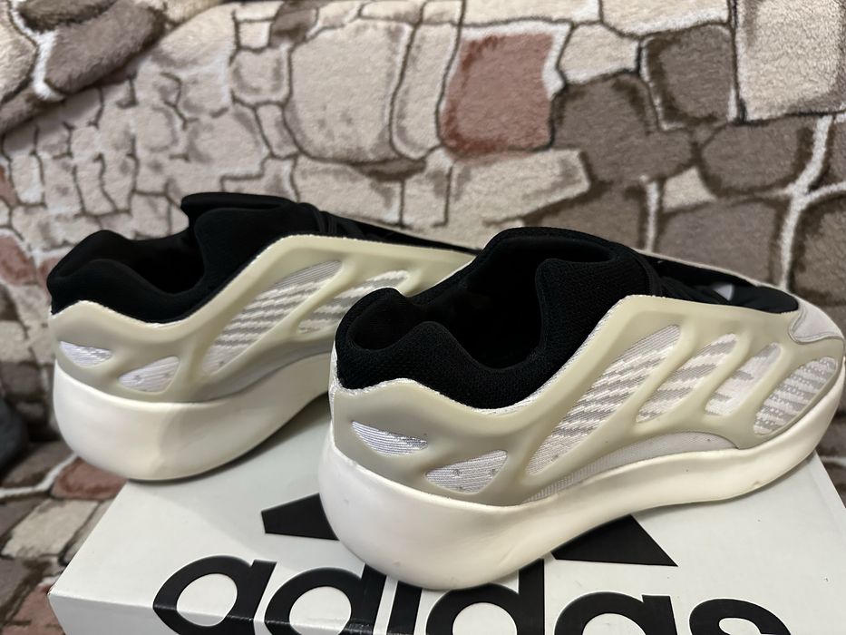 Кроссовки Adidas yeezy 700 v3 Azael