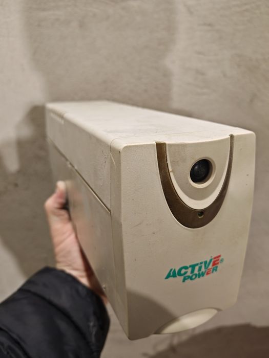 UPS zasilacz awaryjny