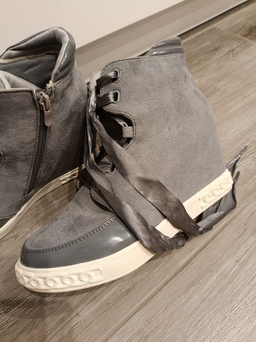 Nowe sneakersy na koturnie 39