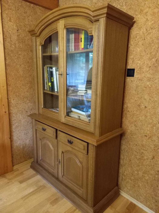 Kredens dębowy witryna