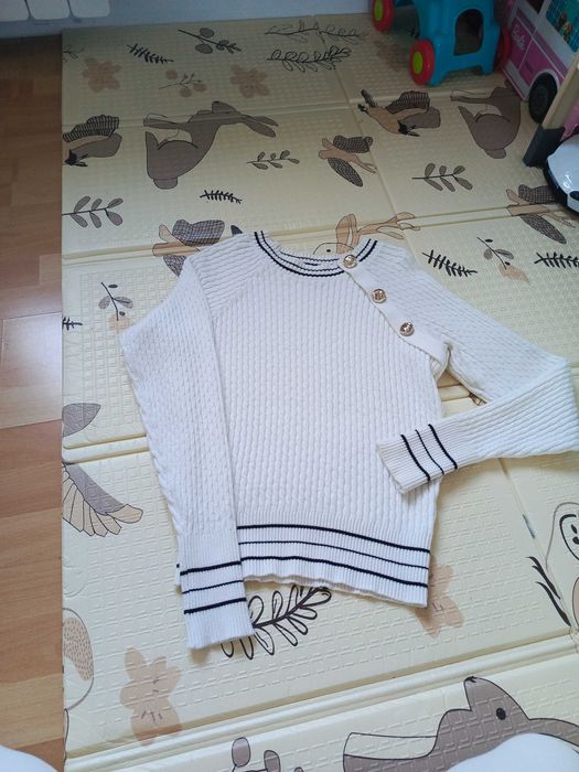 Damski sweter biały