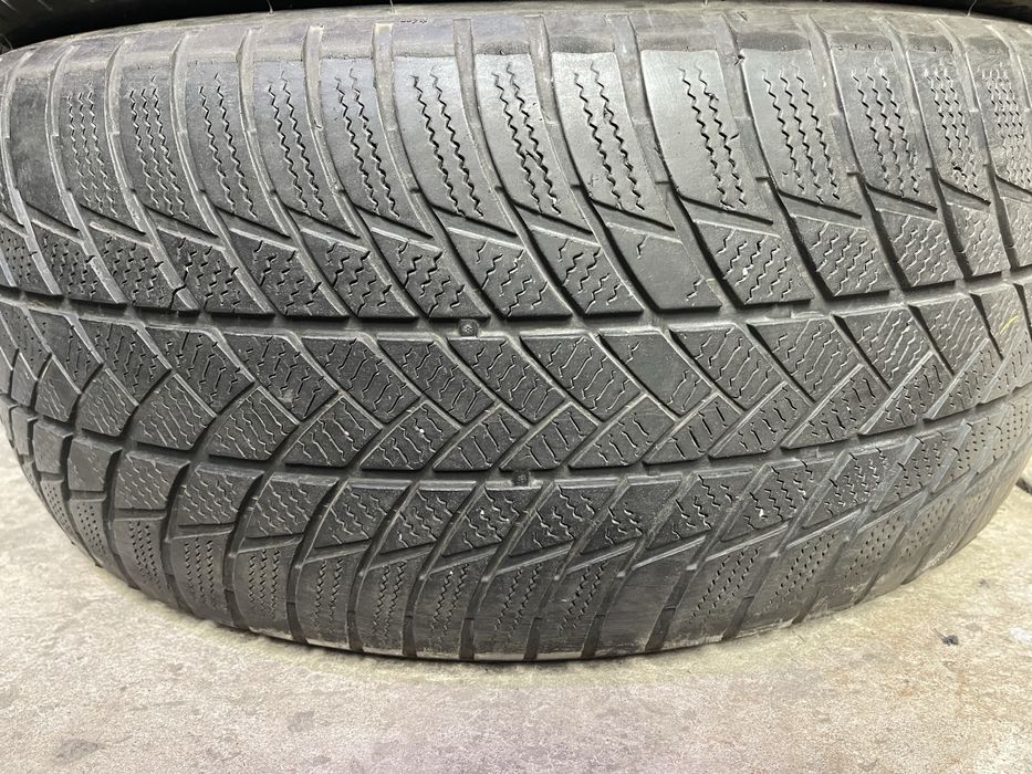 Шины 285/45 R21 Bridgestone б/у пара зима 5мм U1