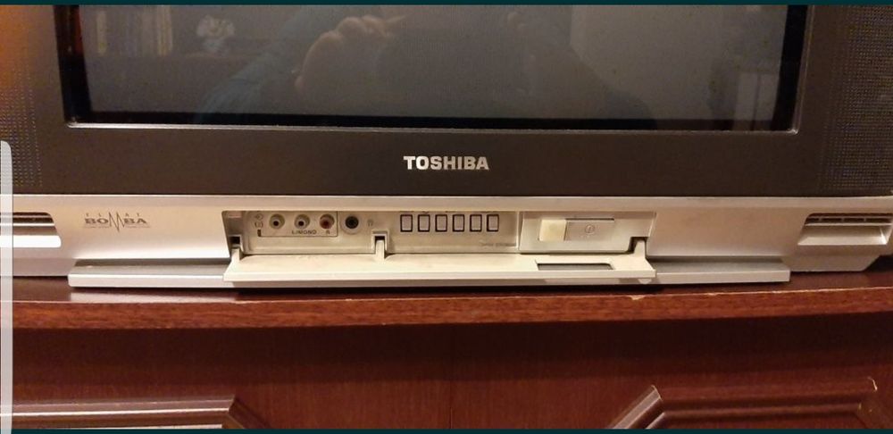 Продам телевізор Toshiba Bomba в хорошому стані з пультом.
