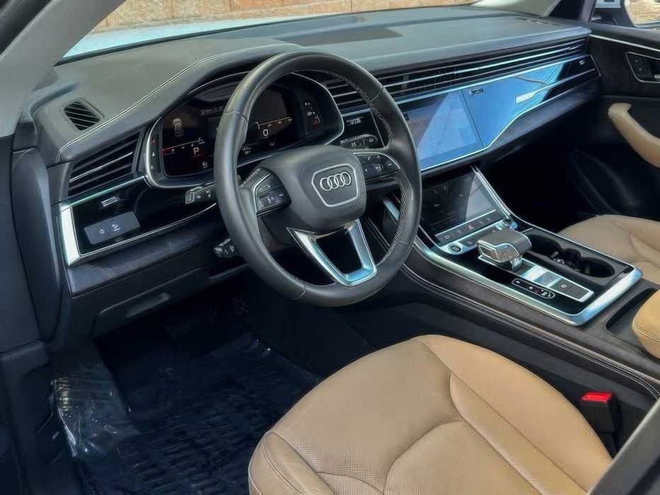 Audi Q8 quattro Premium Plus      2025