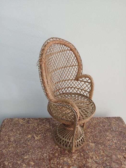 Cadeira em vime 41 cm alt 25 cm largura