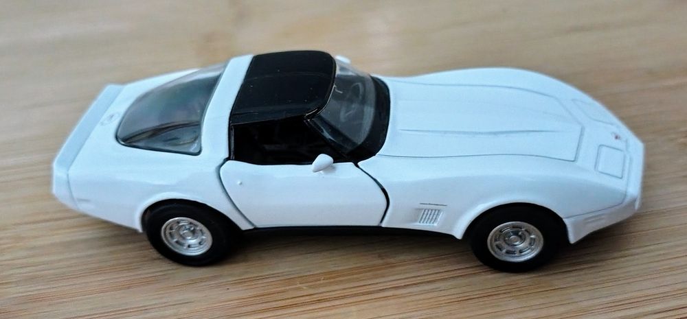 Osiem modeli super samochodów cena za komplet