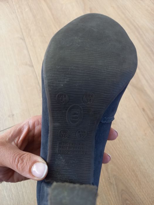 Buty Gino Rossi zamszowe roz. 36
