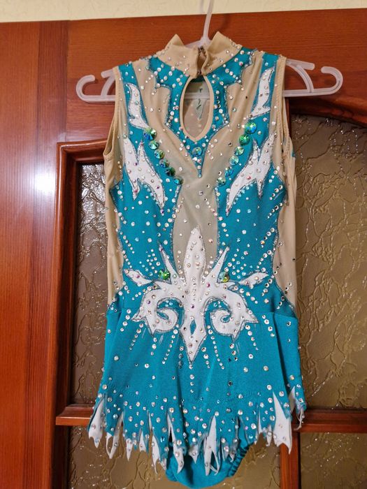 Купальник для художественной гимнастики.