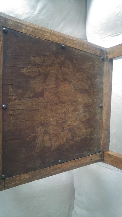 Cadeira de fundo trabalhado