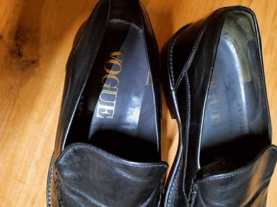 Sapatos de pele preta