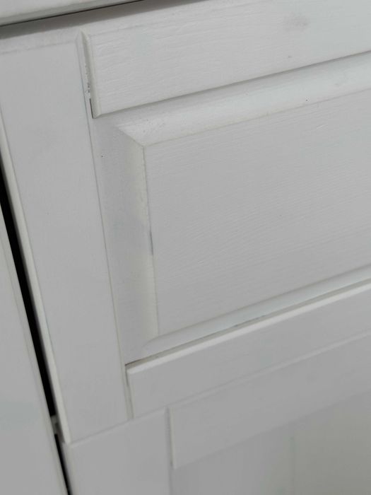 Biała witryna sosnowa | outlet, otarcia, ubicia, taniej o 2200 zł !