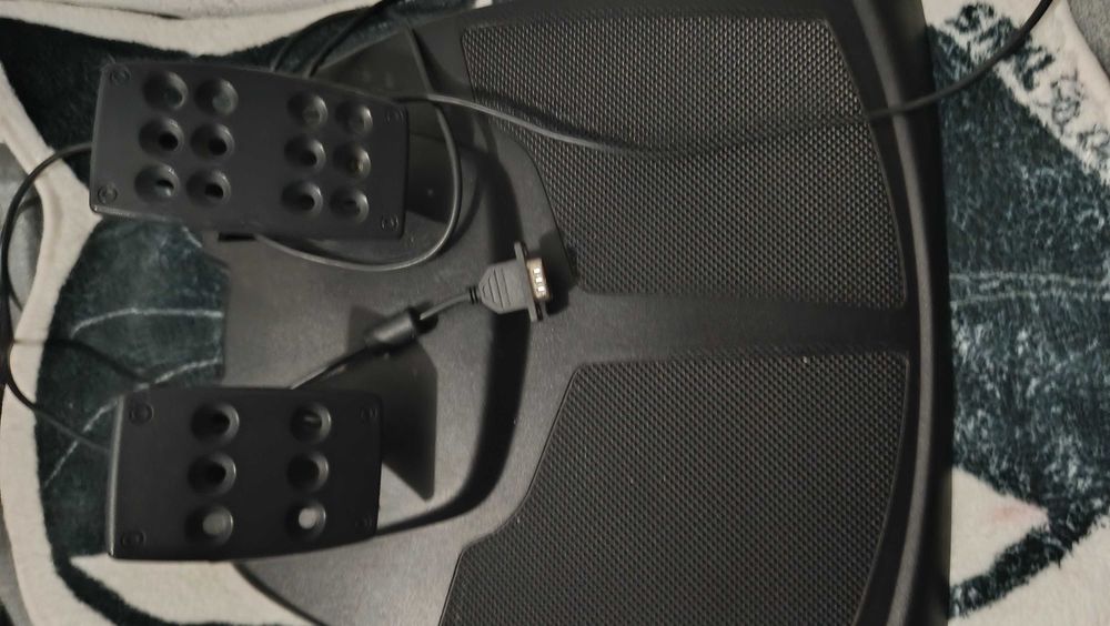 руль Logitech momo racing