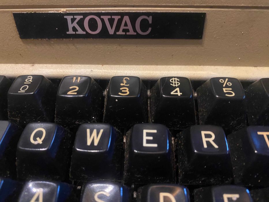 Máquina de escrever eletrónica