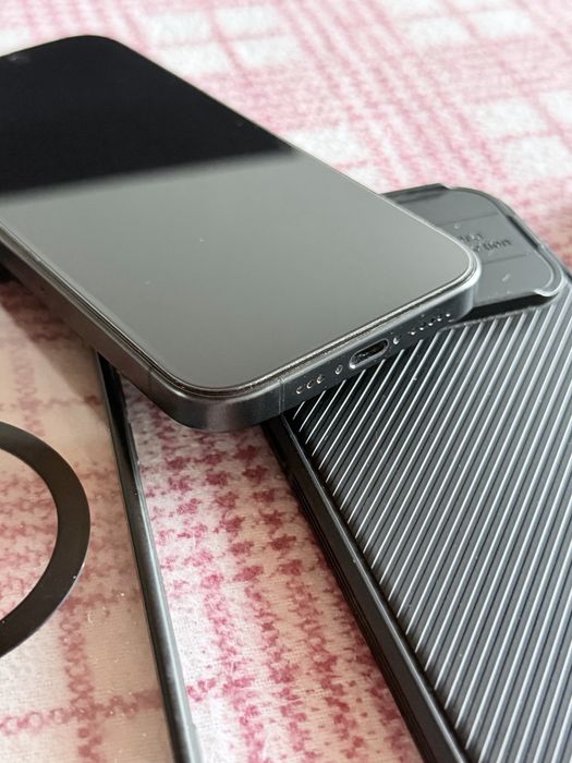 Apple iPhone 15 Pro, 128 GB.