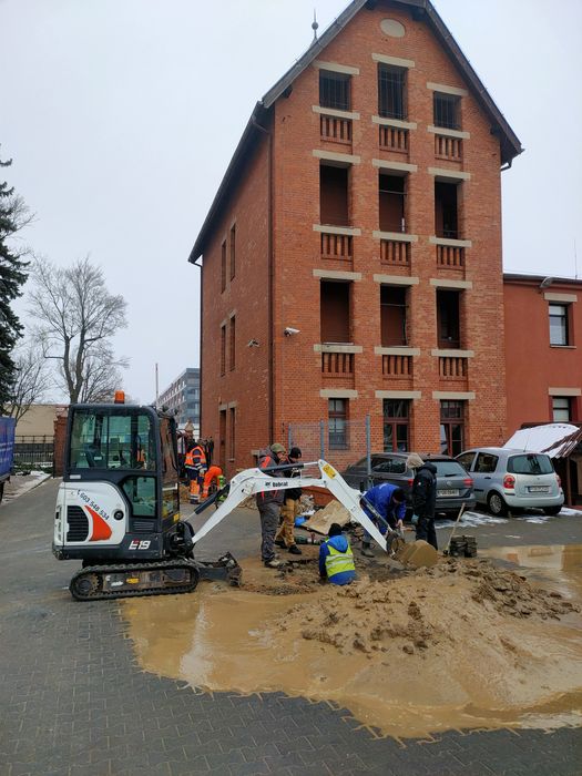 Usługi Minikoparką Wiertnica Młot Wyburzeniowy Miniwywrotka