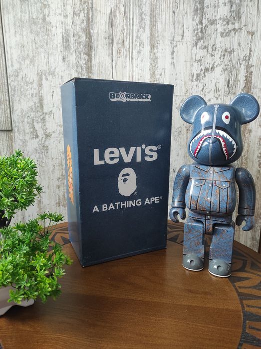 Bearbrick 400% Levi's x BAPE