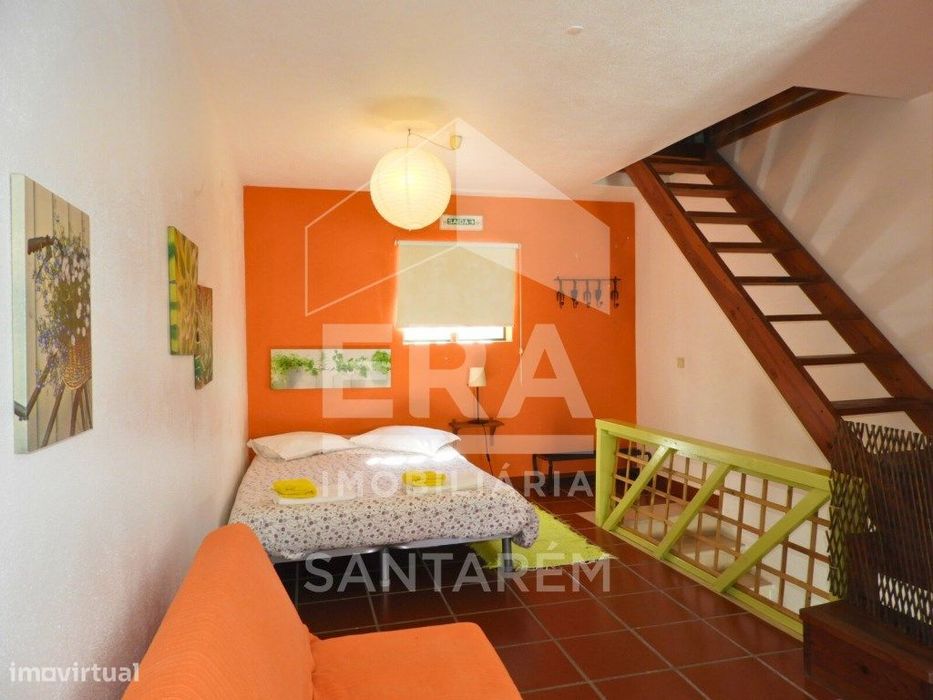 Prédio com 2 Lojas + Apartamento T1