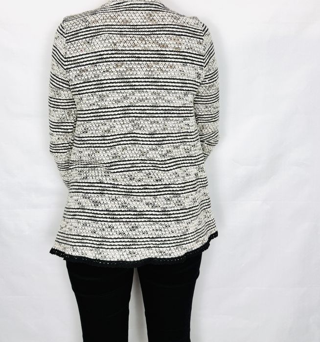 Kremowo-czarna narzutka w paski S 36